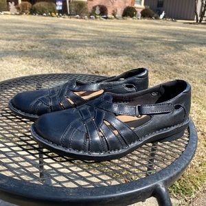 Clarks Bendables Navy Leather Womens sandals/ loafers size 7